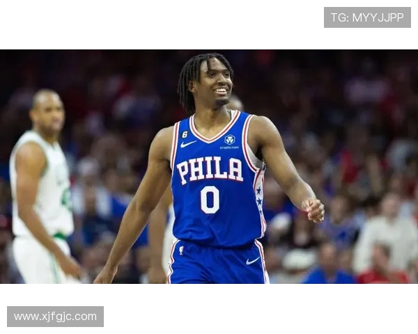 马克西半场轰下22分表现亮眼 三分7中3带领球队攻势如潮