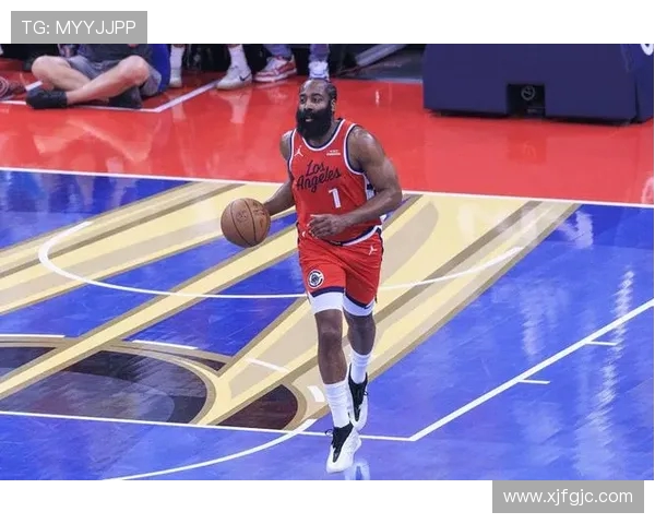 威廉姆斯脚踏圣诞配色哈登10高效交出12分2板6助2断表现亮眼